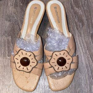 Naturalizer Leather Sandals 7.5w Gem detail.